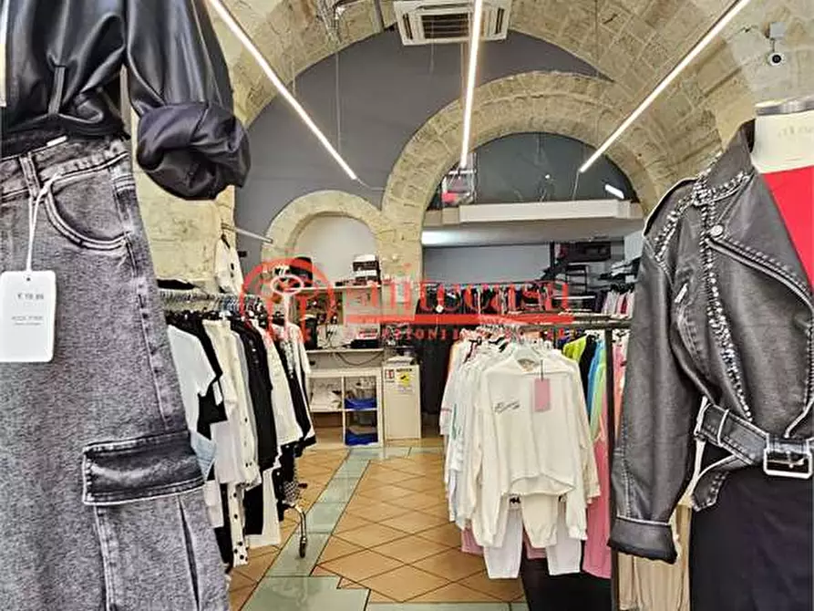 Immagine 9 di Negozio in affitto  in corso vittorio emanuele 80 a Trani