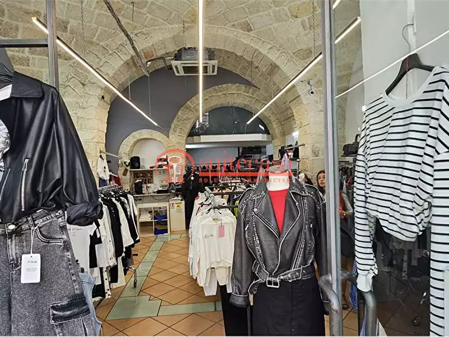 Immagine 10 di Negozio in affitto  in corso vittorio emanuele 80 a Trani