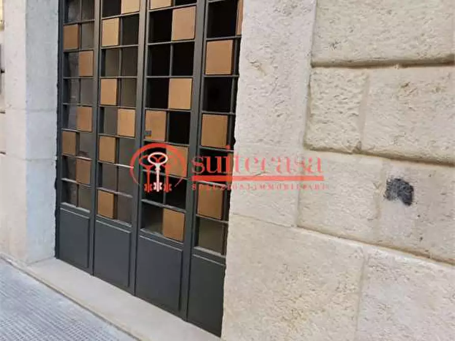 Immagine 4 di Negozio in affitto  in via UMBERTO 220 a Trani