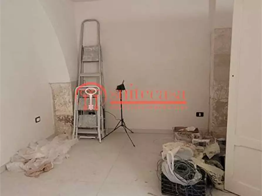 Immagine 8 di Negozio in affitto  in via UMBERTO 220 a Trani