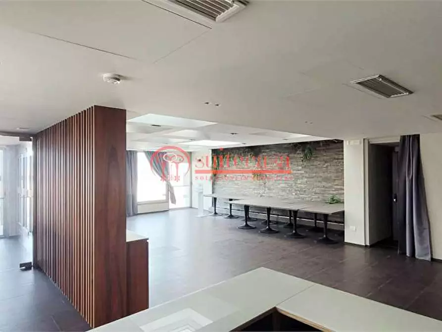 Immagine 3 di Negozio in vendita  in via Lungomare Cristoforo Colombo 160 a Trani