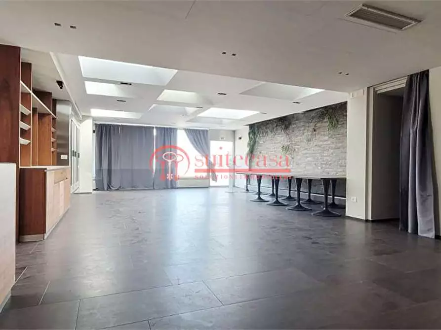 Immagine 4 di Negozio in vendita  in via Lungomare Cristoforo Colombo 160 a Trani