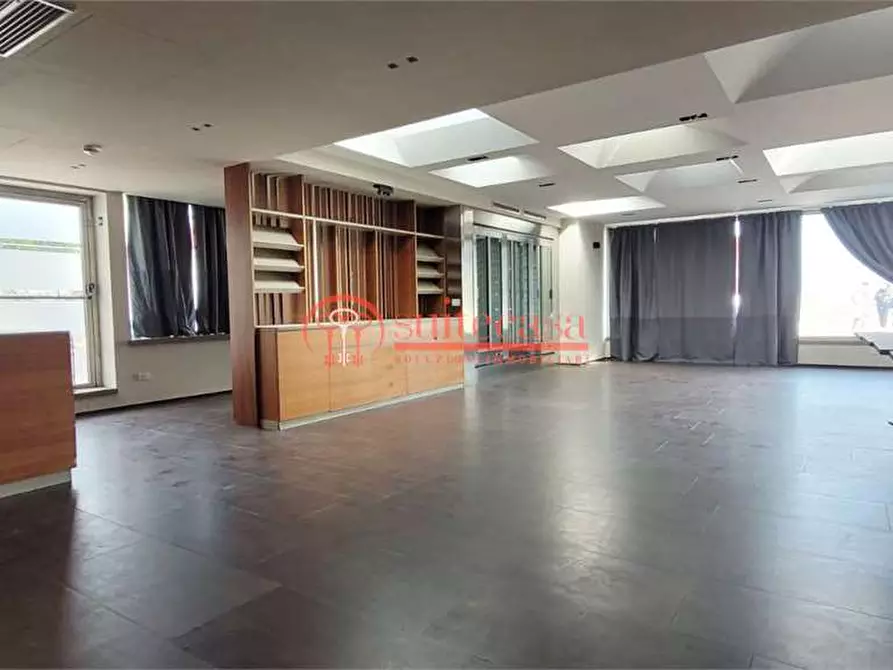 Immagine 1 di Negozio in vendita  in via Lungomare Cristoforo Colombo 160 a Trani