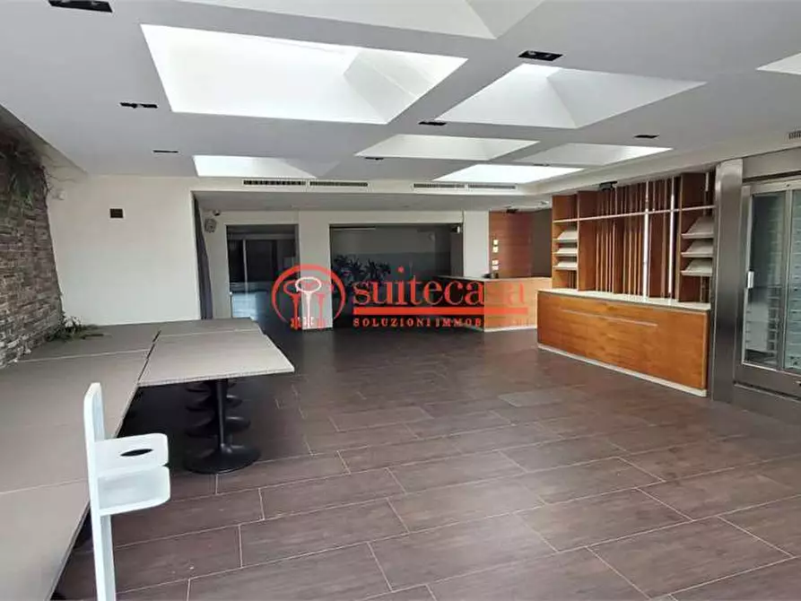 Immagine 22 di Negozio in vendita  in via Lungomare Cristoforo Colombo 160 a Trani