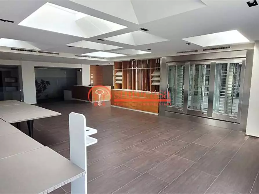 Immagine 23 di Negozio in vendita  in via Lungomare Cristoforo Colombo 160 a Trani