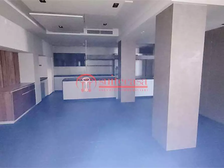 Immagine 25 di Negozio in vendita  in via Lungomare Cristoforo Colombo 160 a Trani