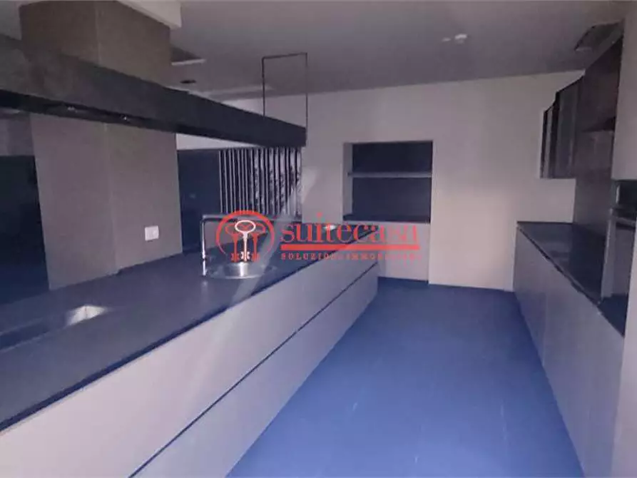 Immagine 26 di Negozio in vendita  in via Lungomare Cristoforo Colombo 160 a Trani