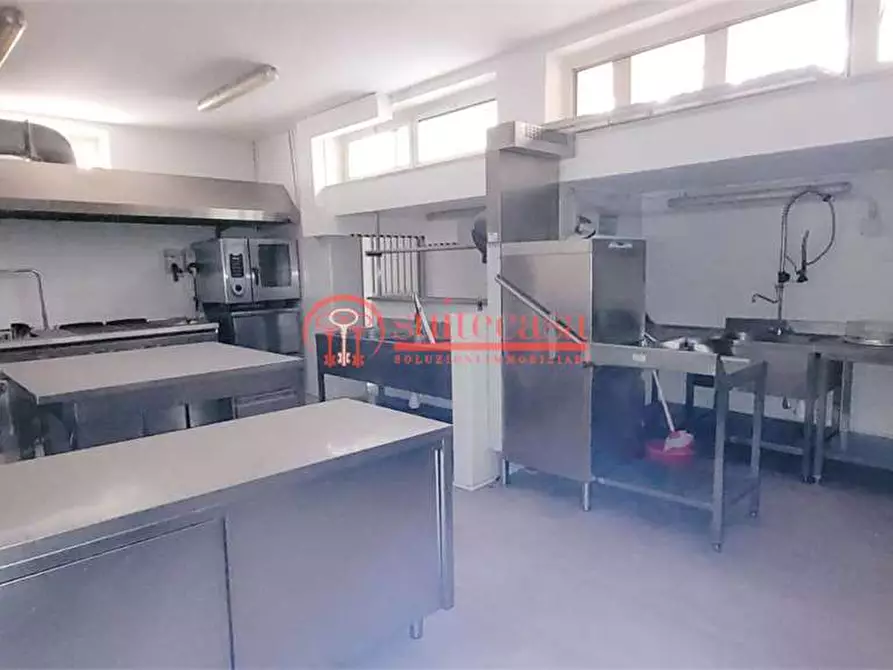 Immagine 27 di Negozio in vendita  in via Lungomare Cristoforo Colombo 160 a Trani