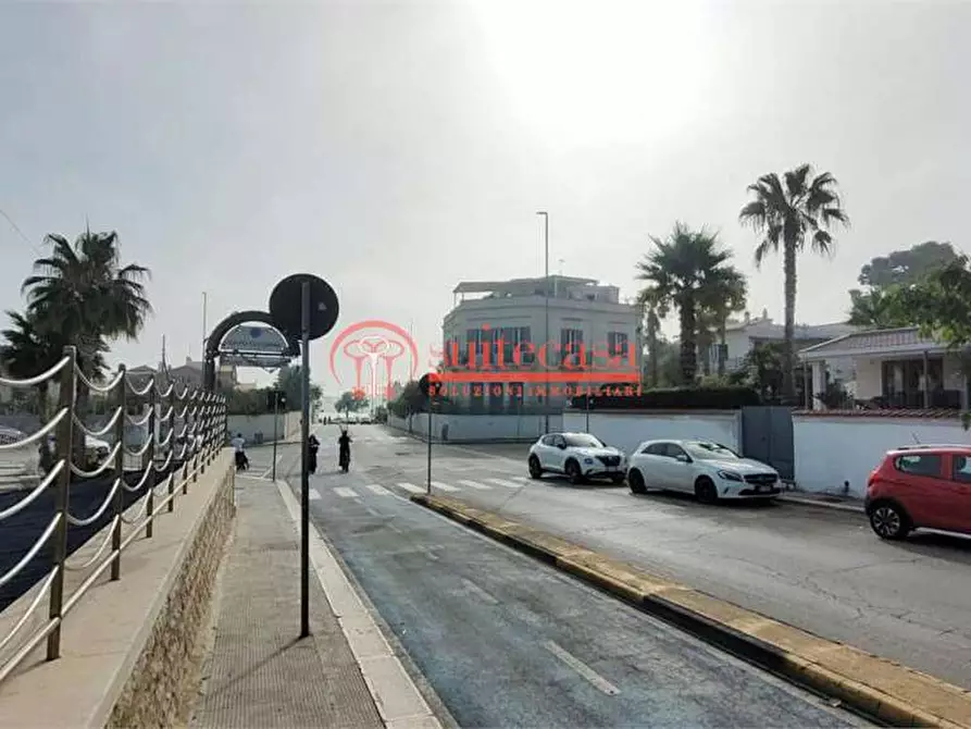 Immagine 5 di Negozio in vendita  in via Lungomare Cristoforo Colombo 160 a Trani