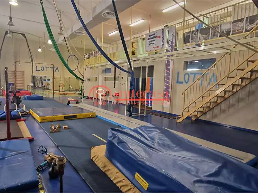 Immagine 11 di Negozio in vendita  in corso Don Luigi Sturzo a Trani