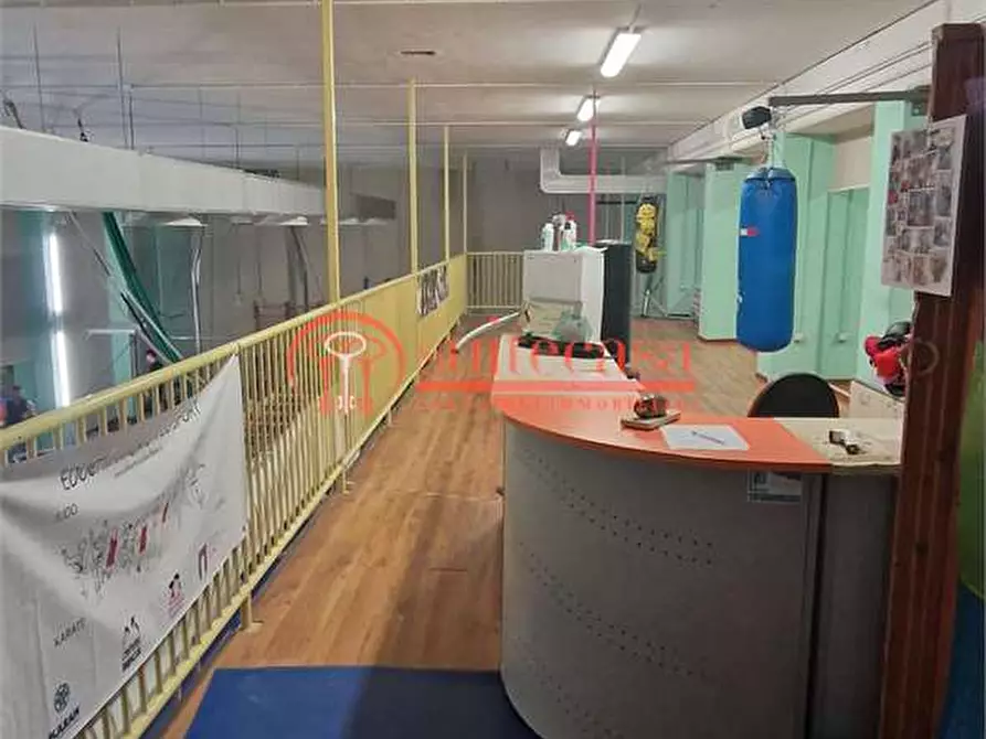 Immagine 26 di Negozio in affitto  in corso Don Luigi Sturzo  a Trani