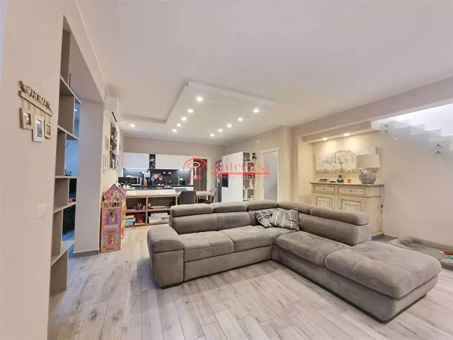 Immagine 9 di Villa in vendita  in Via Malcangi  a Trani