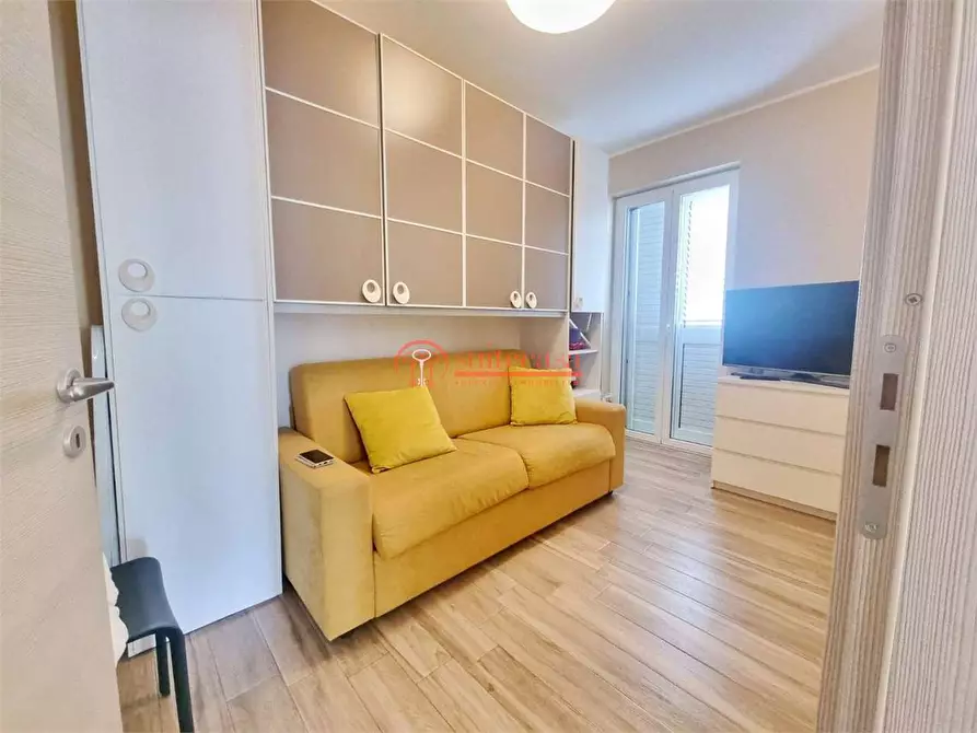 Immagine 12 di Villa in vendita  in Via Malcangi  a Trani