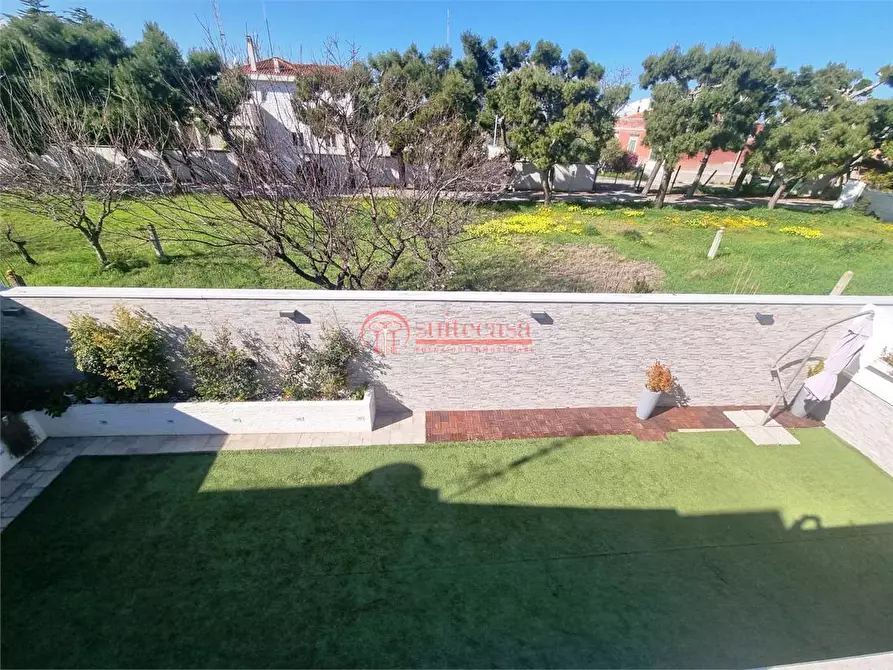 Immagine 30 di Villa in vendita  in Via Malcangi  a Trani