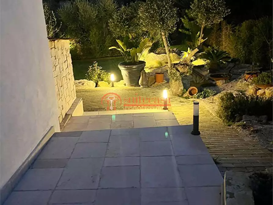 Immagine 4 di Villa in vendita  in via Palmieri a Trani