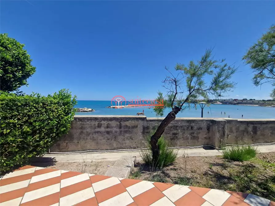 Immagine 2 di Appartamento in vendita  in Via Lungomare Cristoforo Colombo a Trani