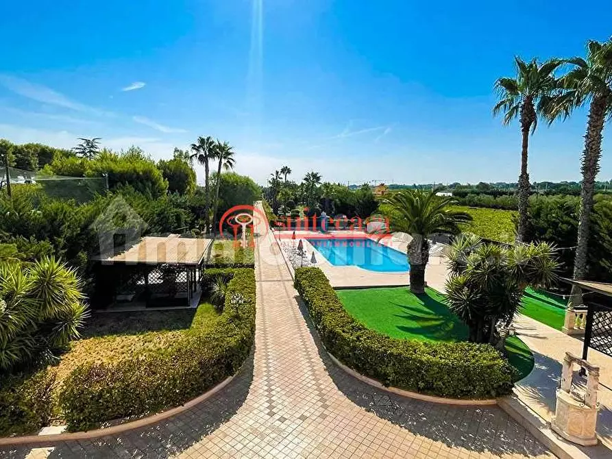 Immagine 2 di Villa in vendita  in via Santa Lucia a Trani