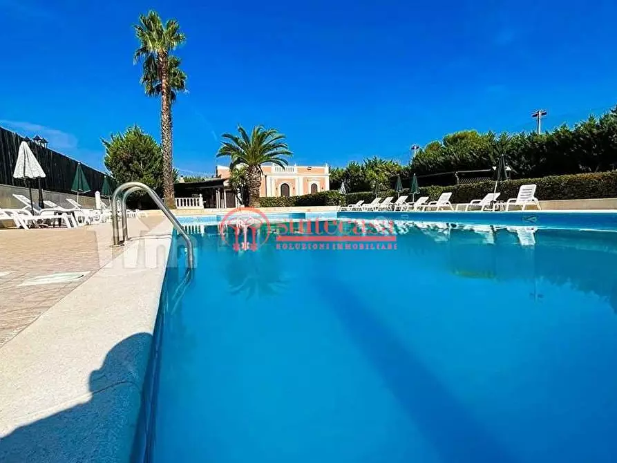 Immagine 1 di Villa in vendita  in via Santa Lucia a Trani