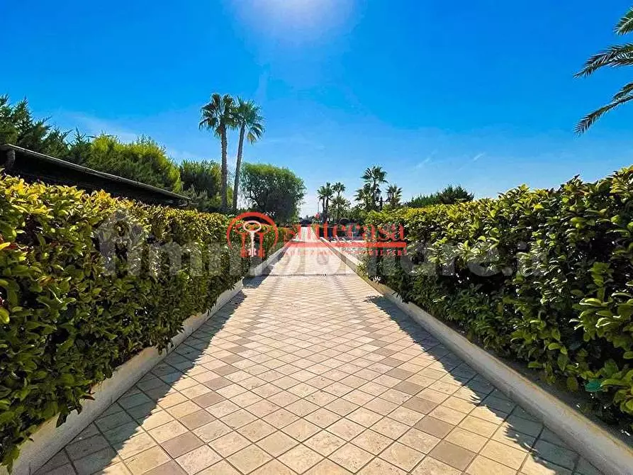 Immagine 7 di Villa in vendita  in via Santa Lucia a Trani
