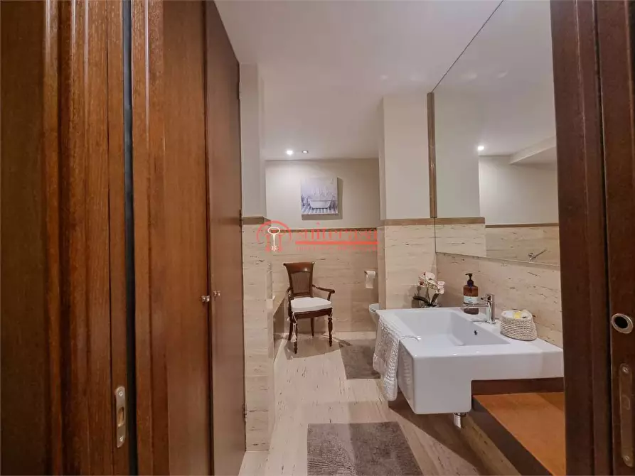 Immagine 19 di Appartamento in vendita  in via Pietro Palagano a Trani