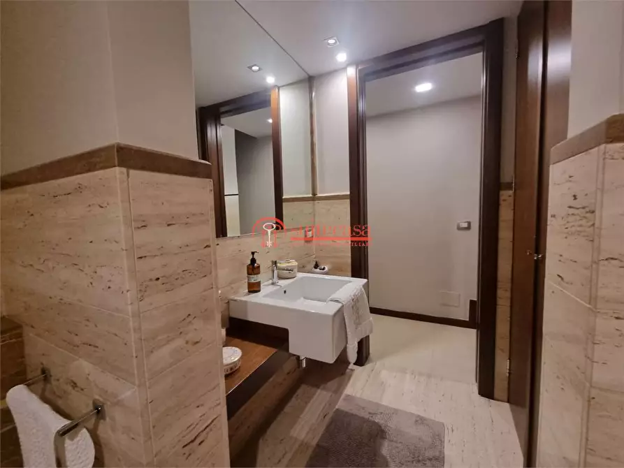 Immagine 20 di Appartamento in vendita  in via Pietro Palagano a Trani