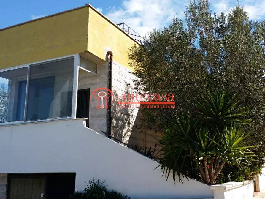 Immagine 4 di Villa in vendita  in via Balducci Riccitelli a Trani