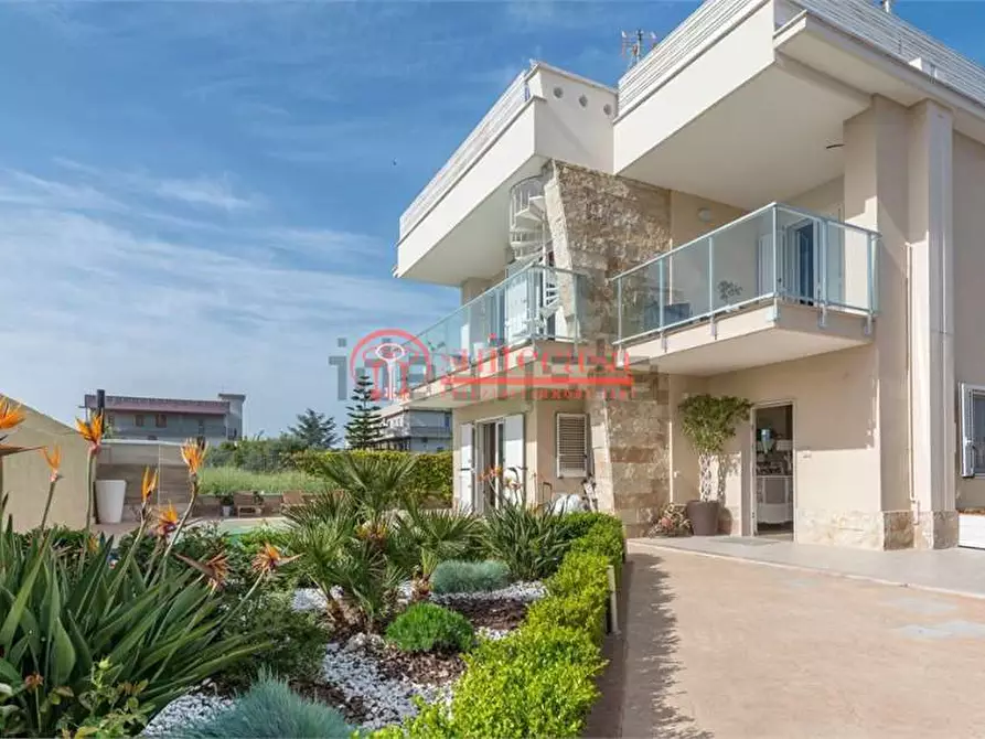 Immagine 3 di Villa in vendita  in via Alberolongo a Trani