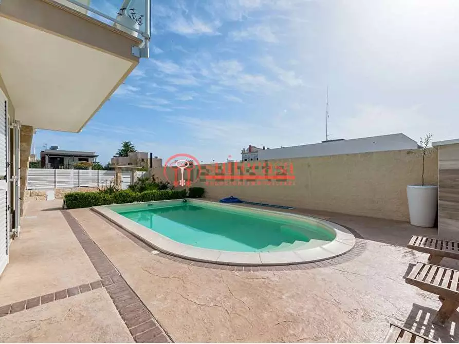 Immagine 5 di Villa in vendita  in via Alberolongo a Trani