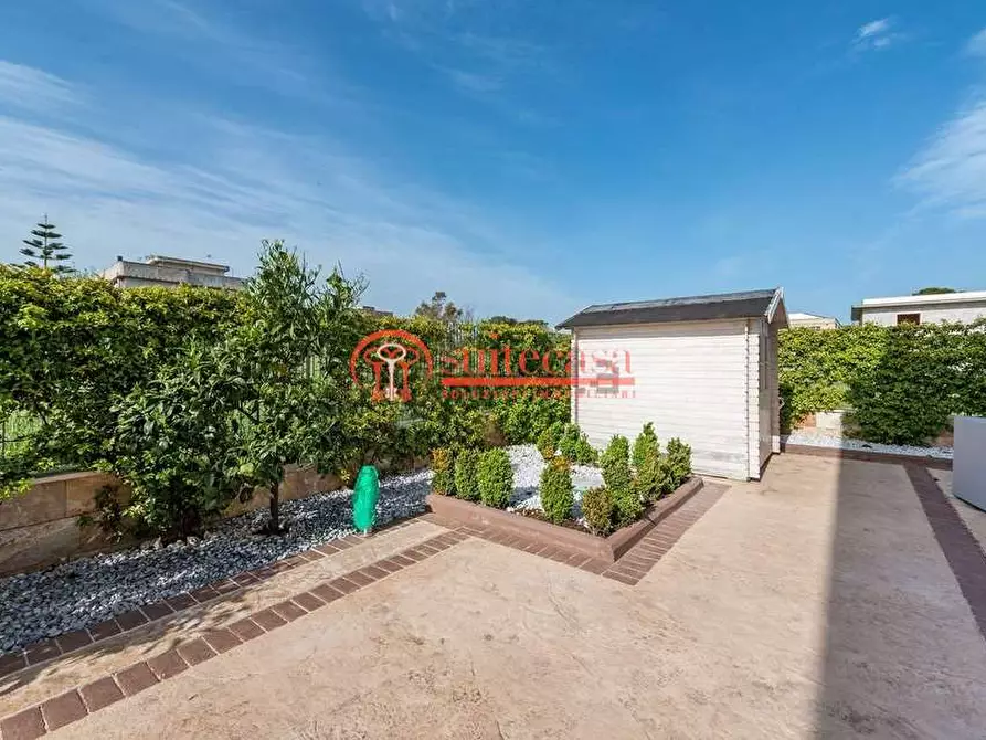 Immagine 6 di Villa in vendita  in via Alberolongo a Trani