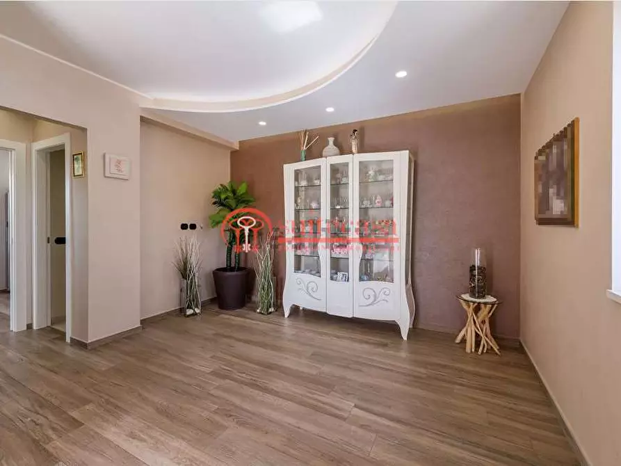 Immagine 10 di Villa in vendita  in via Alberolongo a Trani