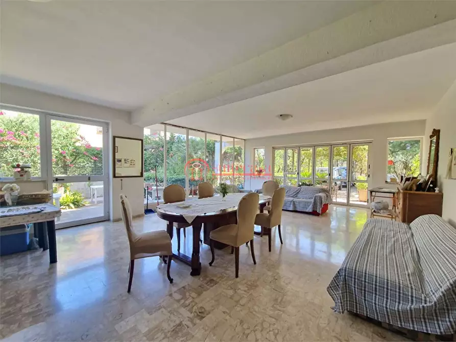 Immagine 2 di Villa in vendita  in via Duchessa D'andria a Trani