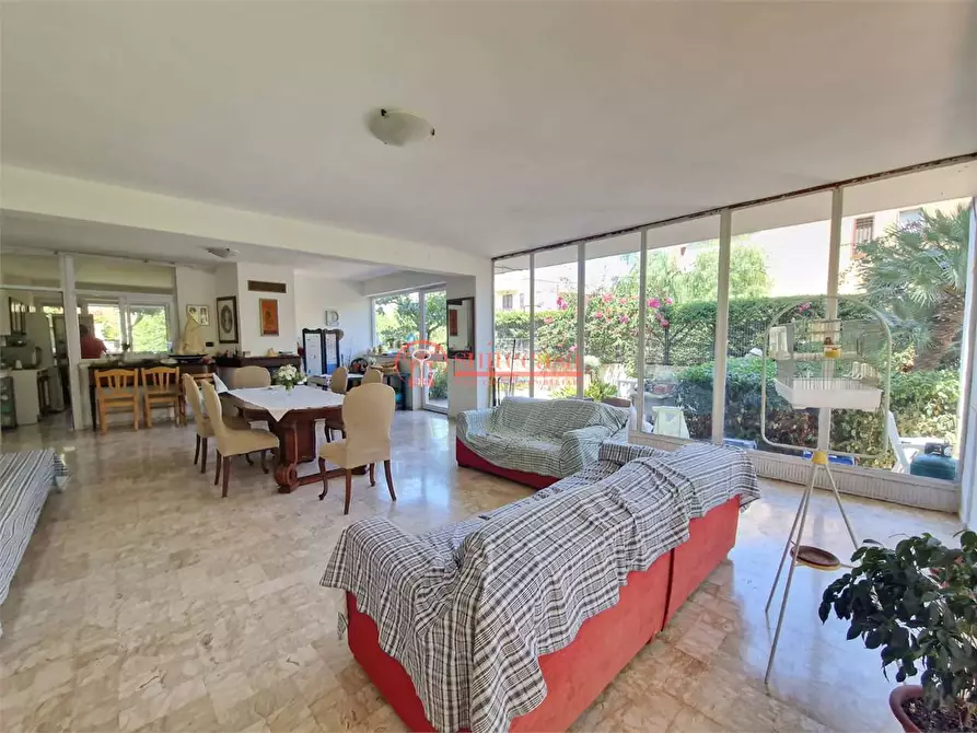 Immagine 3 di Villa in vendita  in via Duchessa D'andria a Trani