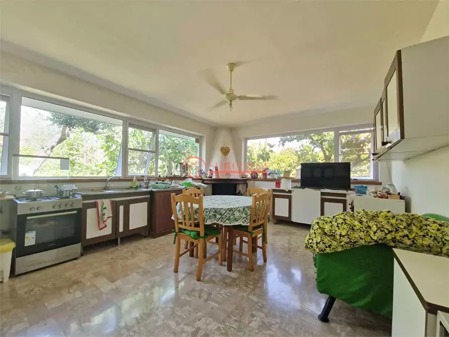 Immagine 4 di Villa in vendita  in via Duchessa D'andria a Trani