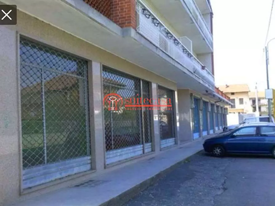 Immagine 3 di Negozio in vendita  in via Bari a Trani