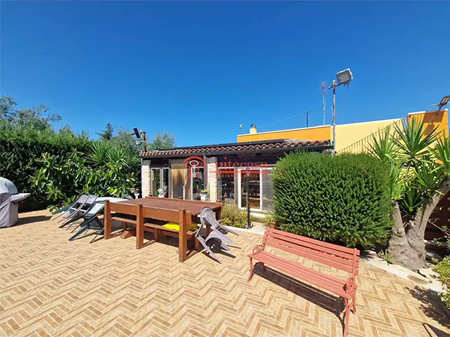 Immagine 2 di Villa in vendita  in contrada Schinosa a Trani