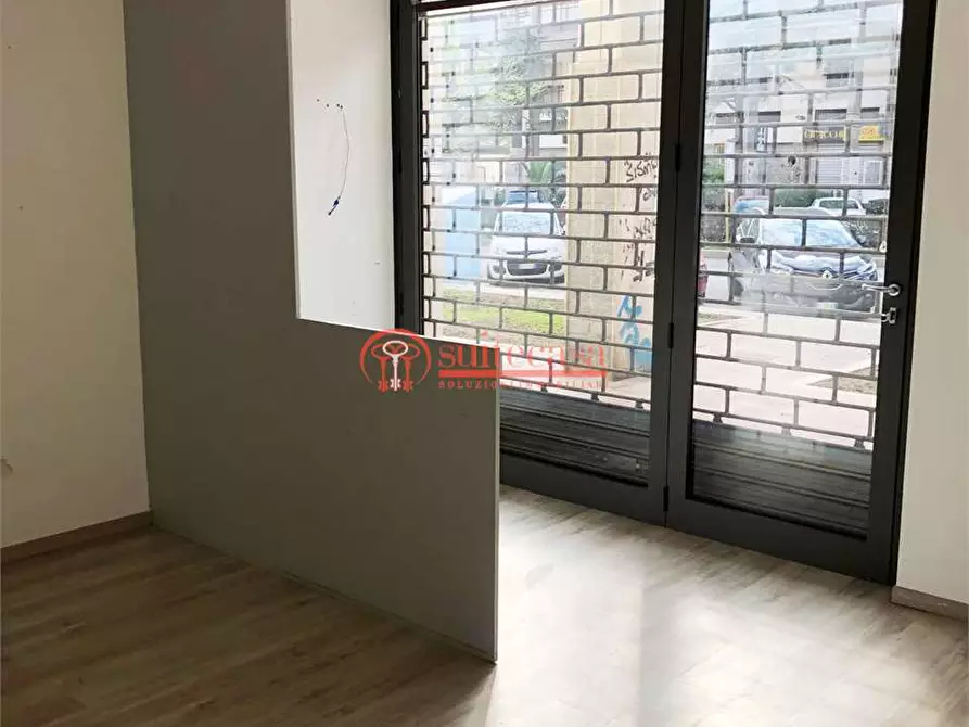 Immagine 1 di Negozio in vendita  in c.so Don Luigi Sturzo  a Trani