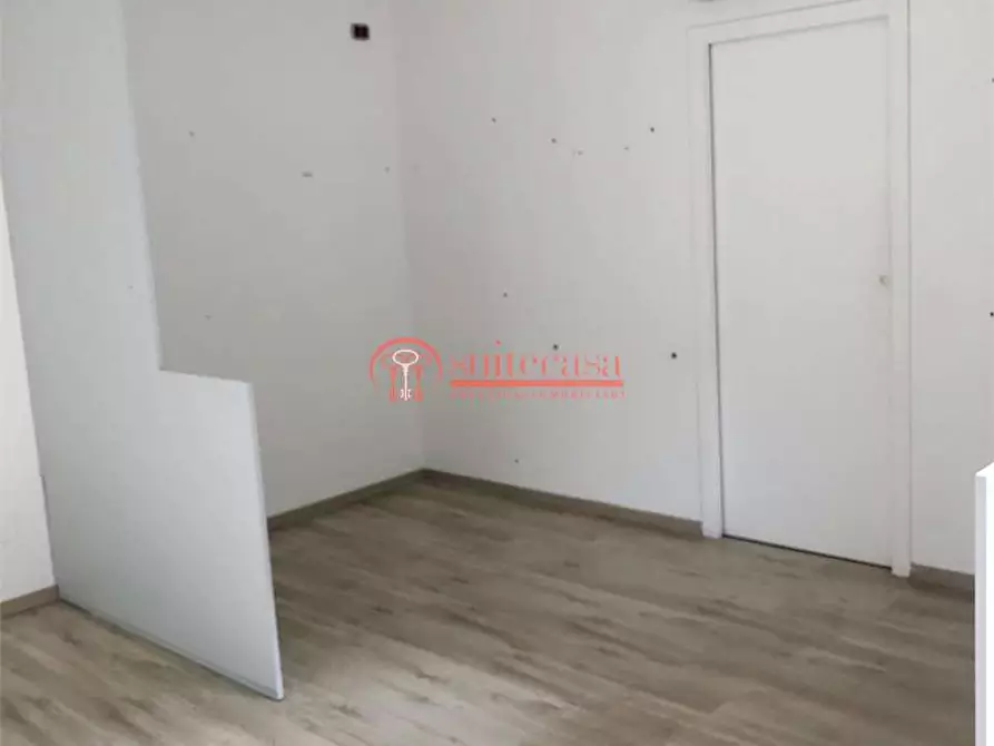 Immagine 4 di Negozio in vendita  in c.so Don Luigi Sturzo  a Trani