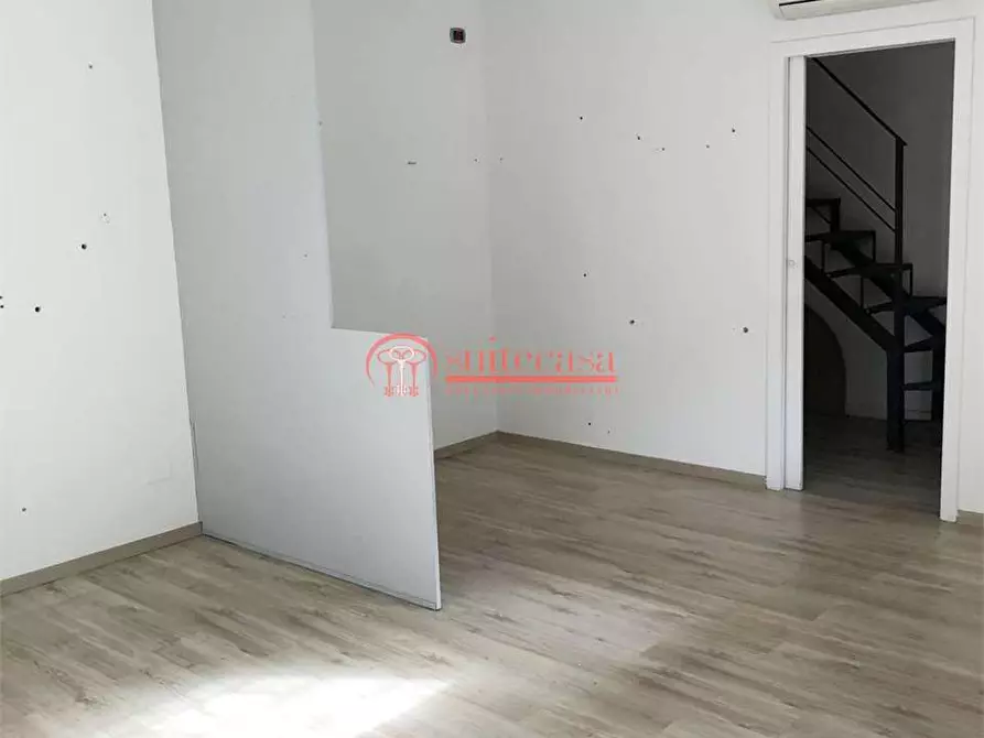 Immagine 5 di Negozio in vendita  in c.so Don Luigi Sturzo  a Trani