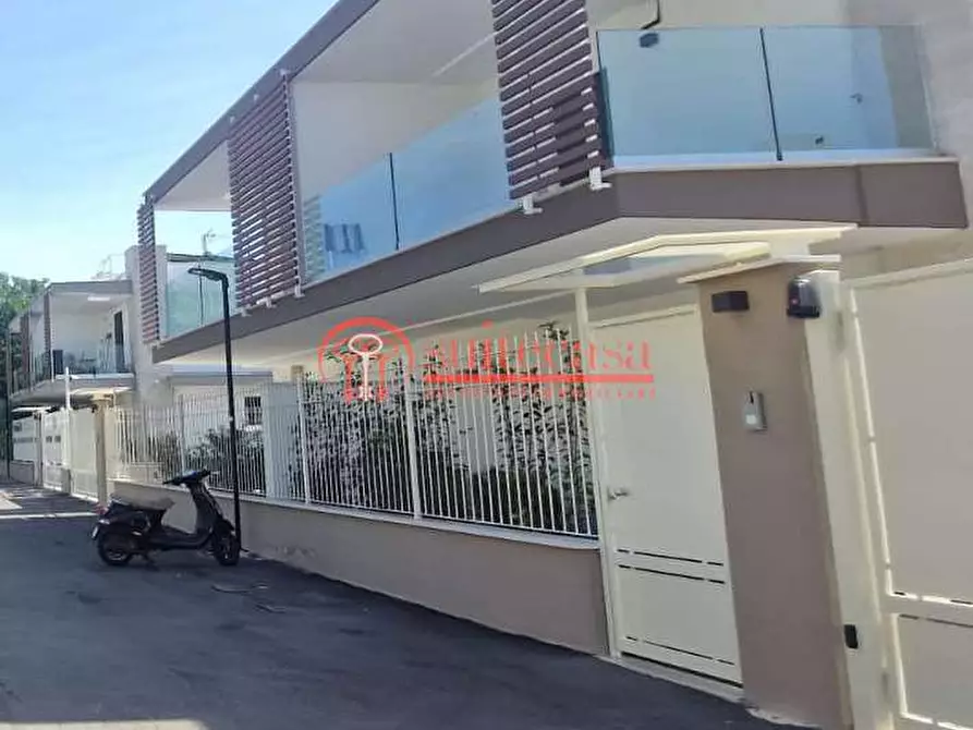 Immagine 3 di Villa in vendita  in via Annibale Maria di Francia a Trani