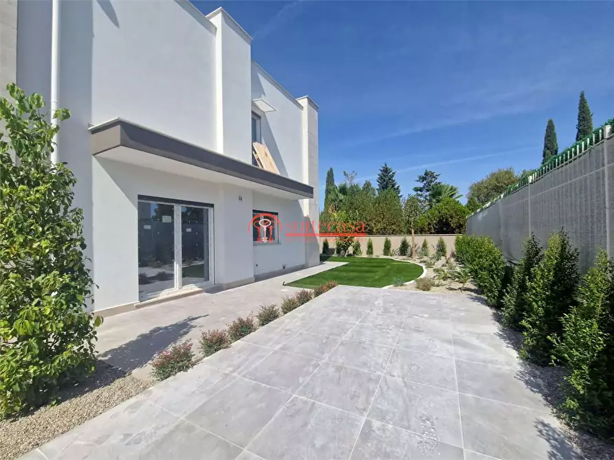 Immagine 1 di Villa in vendita  in via Annibale Maria di Francia a Trani