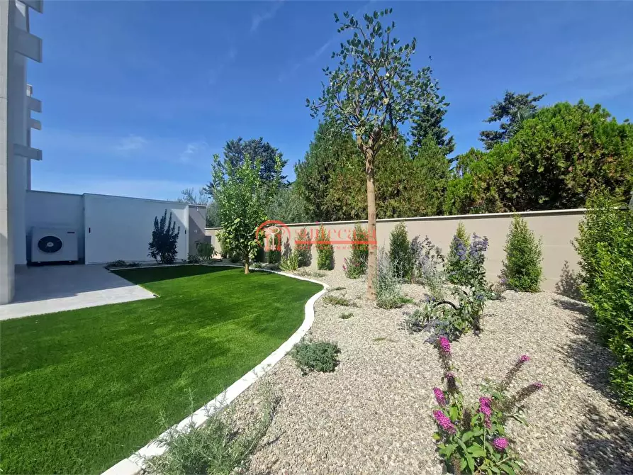 Immagine 1 di Villa in vendita  in via Annibale Maria di Francia a Trani