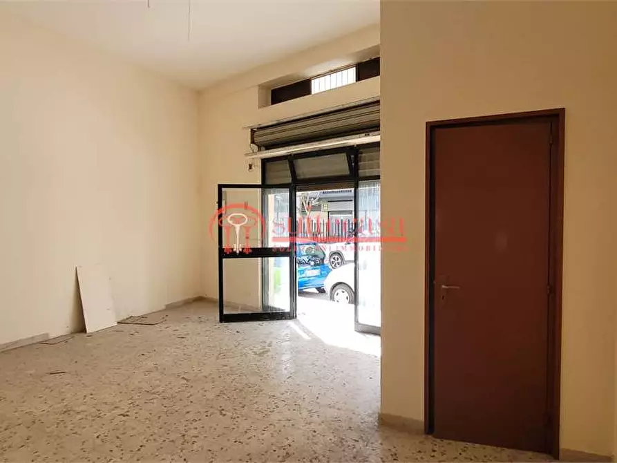 Immagine 1 di Negozio in affitto  in via Gramsci a Trani