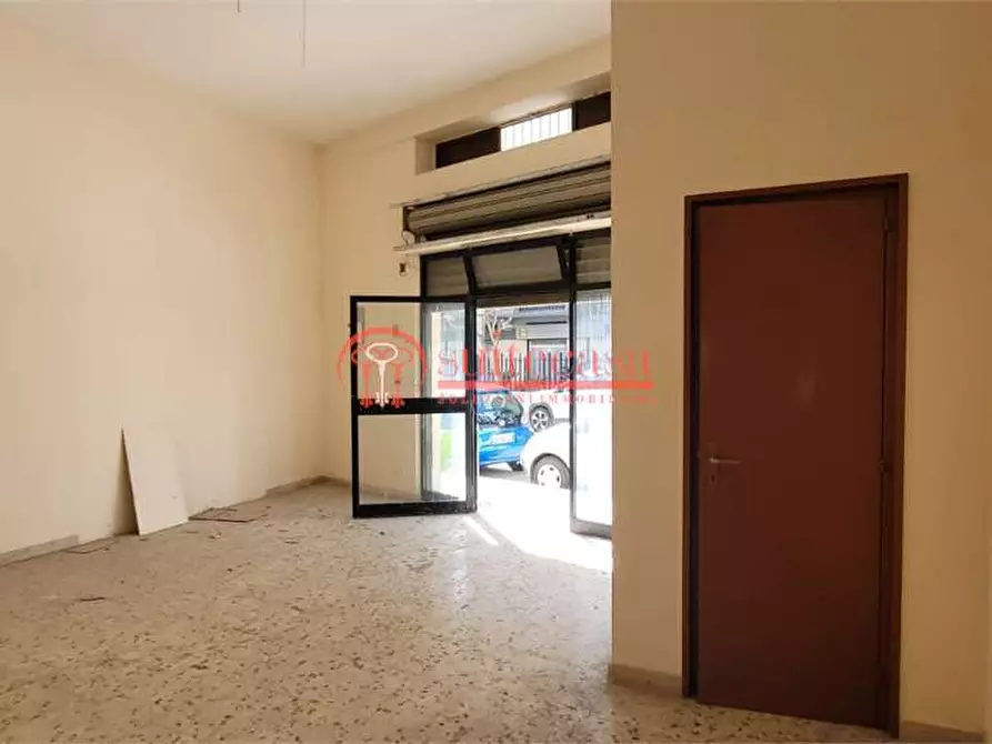 Immagine 8 di Negozio in affitto  in via Gramsci a Trani