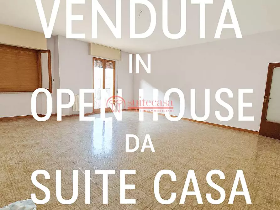 Immagine 1 di Appartamento in vendita  in via  Giacinto Dell'olio a Trani