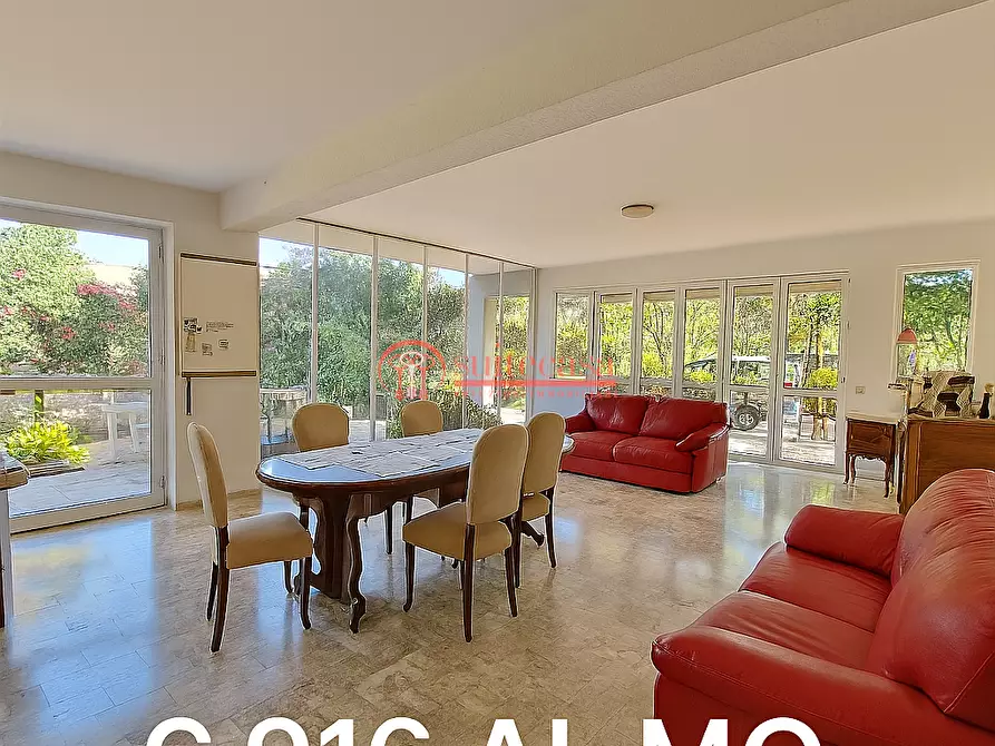 Immagine 1 di Villa in vendita  in via Duchessa D'andria a Trani