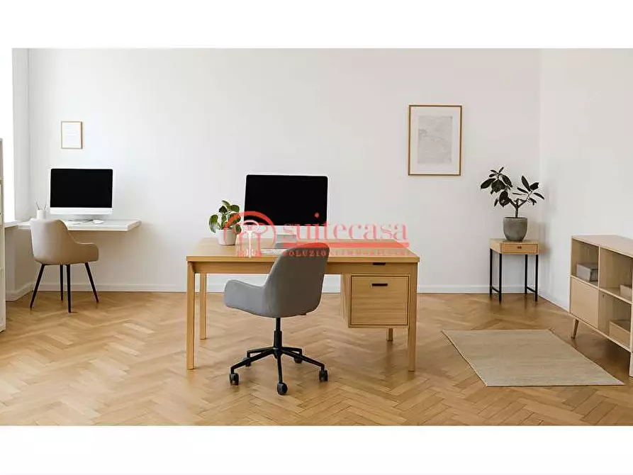 Immagine 1 di Negozio in vendita  in via Gramsci a Trani