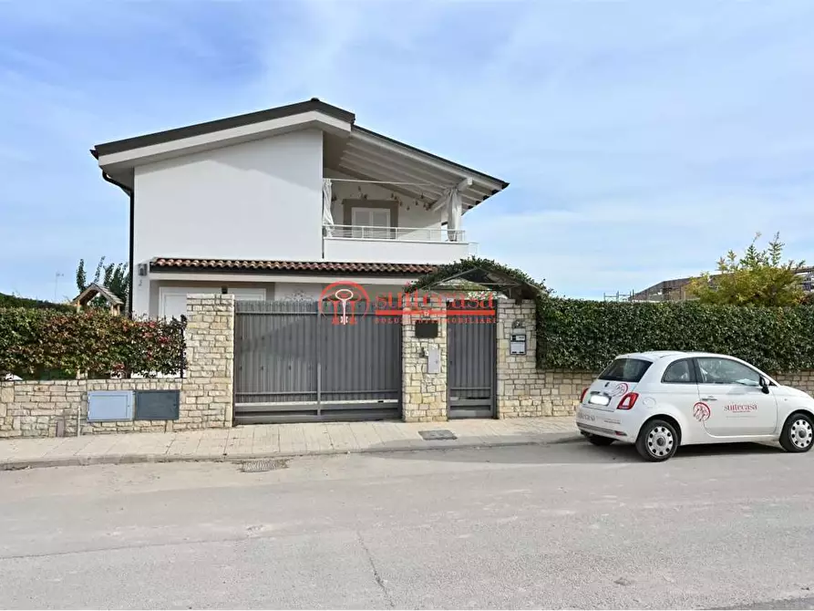 Immagine 4 di Villa in vendita  in via Martiri di Palermo a Trani