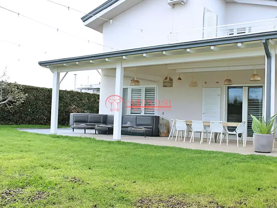 Immagine 5 di Villa in vendita  in via Martiri di Palermo a Trani