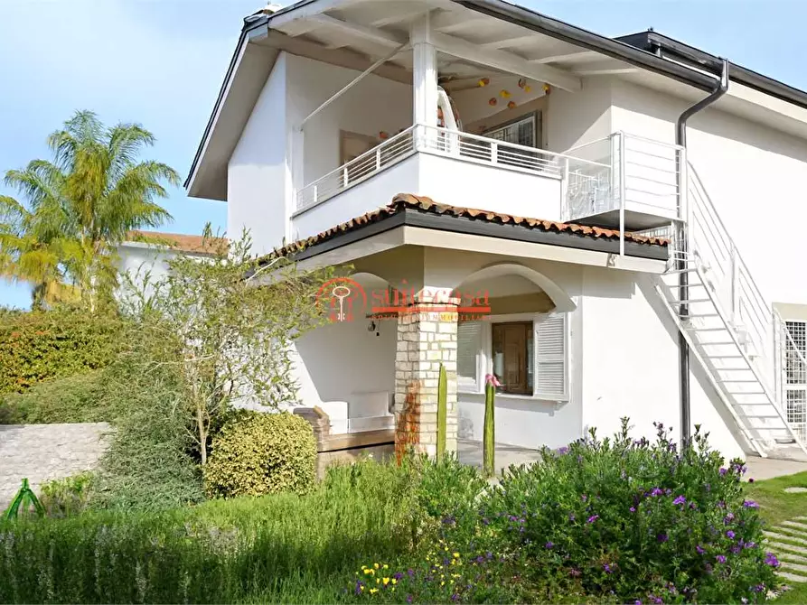 Immagine 2 di Villa in vendita  in via Martiri di Palermo a Trani