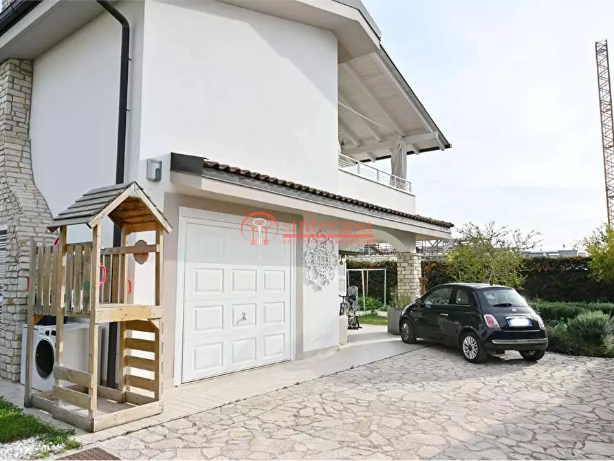 Immagine 6 di Villa in vendita  in via Martiri di Palermo a Trani